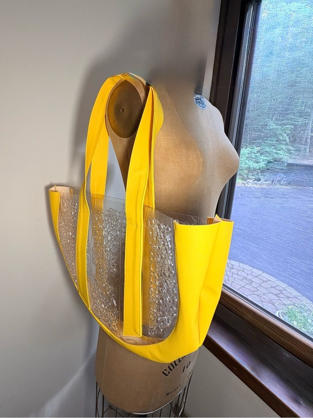 MeDusa Clear Embossed PVC Tote Bag Yellow Trim Shoulder Bag Removable Pouch